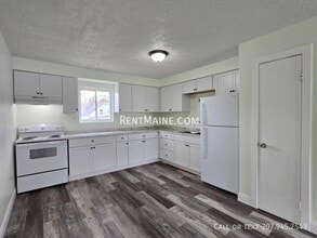 22 Hillside Ln in Lewiston, ME - Foto de edificio - Building Photo