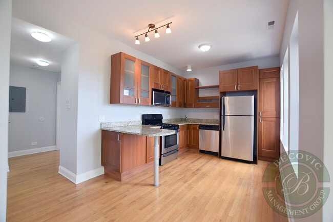 7526 N Seeley Ave in Chicago, IL - Building Photo - Building Photo