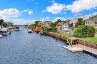 62 Clark St in Long Beach, NY - Building Photo - Building Photo