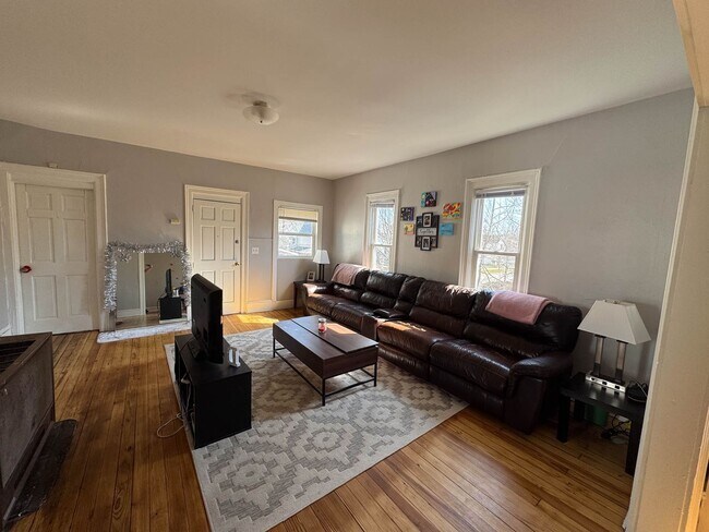 211 Gold Ave NW-Unit -211 Gold NW - Apt 2 in Grand Rapids, MI - Building Photo - Building Photo