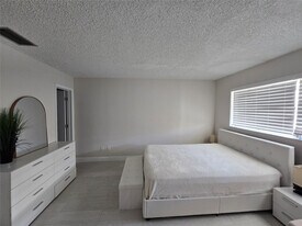 2109 NE 68th St in Fort Lauderdale, FL - Building Photo