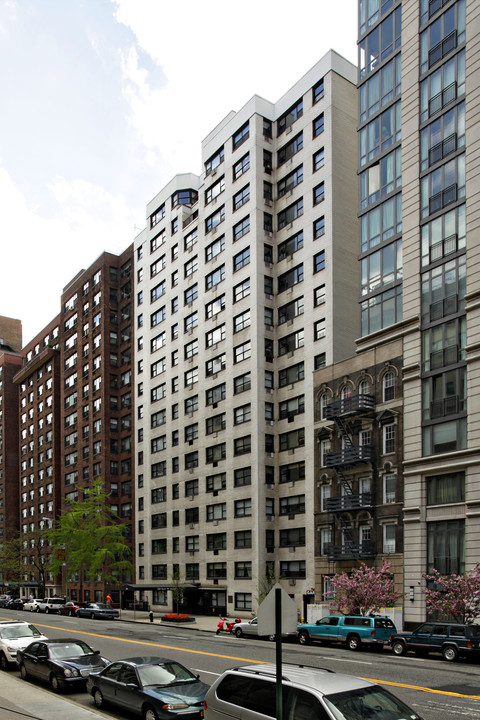 420 E 79th St in New York, NY - Building Photo