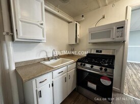 513 Main St in Vassalboro, ME - Building Photo