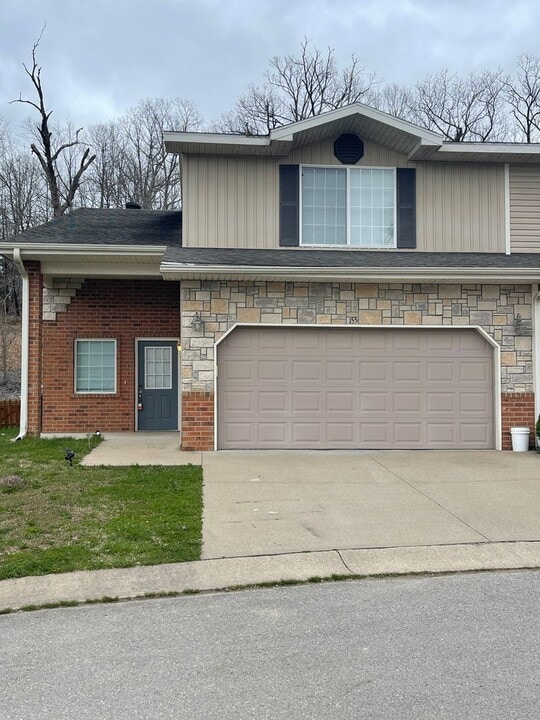 155 Hickory Ridge Dr in St. Robert, MO - Foto de edificio