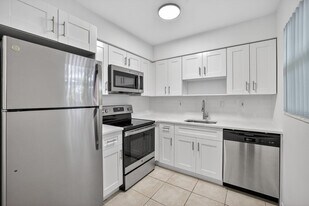 1821 Middle River Dr in Fort Lauderdale, FL - Building Photo