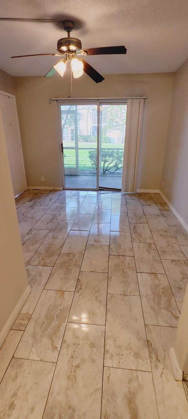 1562 SE Royal Green Cir in Port St. Lucie, FL - Building Photo - Building Photo