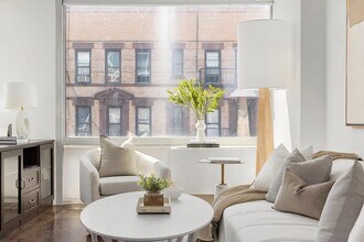 425 E 13th St in New York, NY - Building Photo - Building Photo