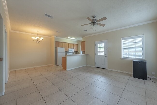 3858 Oldenburg Ln in College Station, TX - Foto de edificio - Building Photo