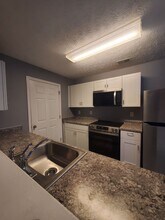 17301 Waldrop Cove in Decatur, GA - Foto de edificio - Building Photo