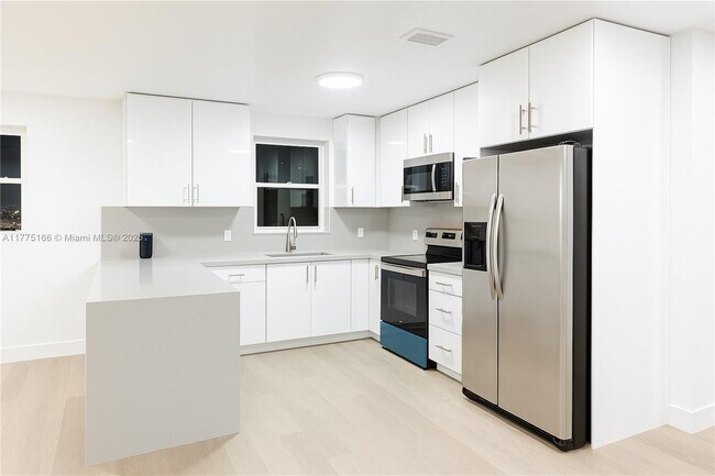 property at 215 W 19th St