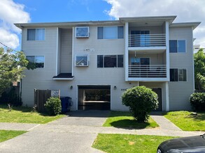 8820 Stone Ave in Seattle, WA - Building Photo - Building Photo