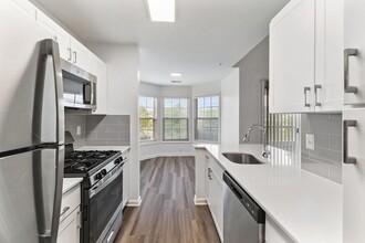 Windsor Kingstowne in Alexandria, VA - Building Photo - Building Photo