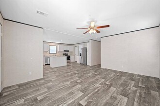305 W Buell Dr in Ft. Myers, FL - Building Photo - Building Photo