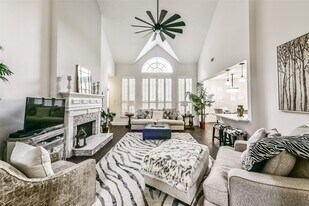 1322 Blackthorne Dr in Houston, TX - Building Photo