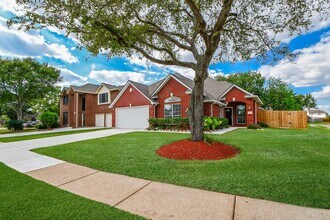 802 Childers Ct in Stafford, TX - Building Photo - Building Photo