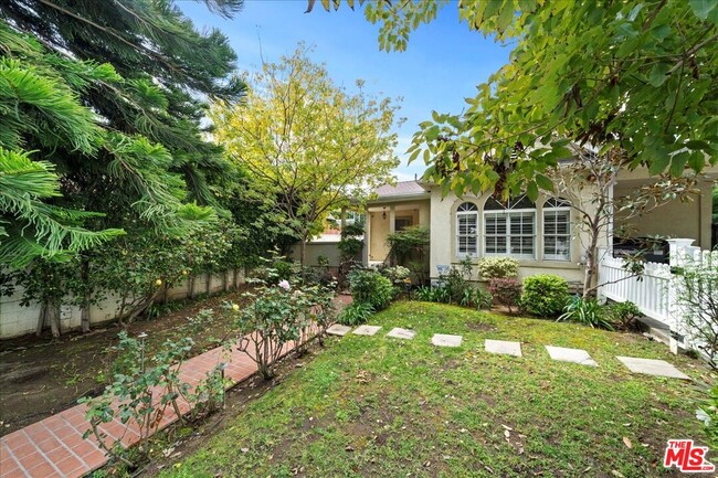 825 Larrabee St in West Hollywood, CA - Building Photo - Building Photo