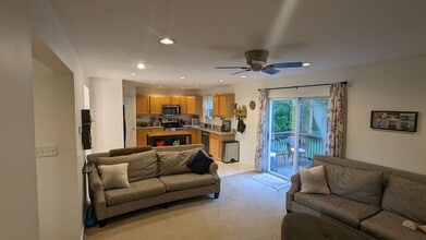 2562 Creve Coeur Dr in St. Louis, MO - Foto de edificio - Building Photo