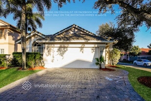 2880 NW 68th Ln in Margate, FL - Building Photo