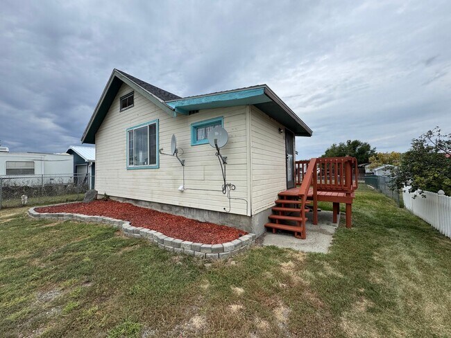 1032 E 2nd Ave N in Columbus, MT - Building Photo - Building Photo