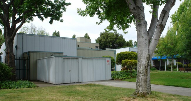 St. Mary's Garden in Oakland, CA - Foto de edificio - Building Photo