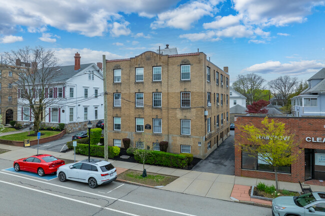 The Walcourt in Arlington, MA - Foto de edificio - Building Photo