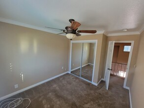 28045 Magic Mountain Ln in Santa Clarita, CA - Foto de edificio - Building Photo