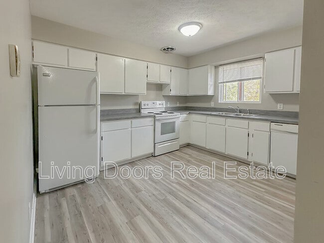 4717 Gladstone St in Lincoln, NE - Building Photo - Building Photo