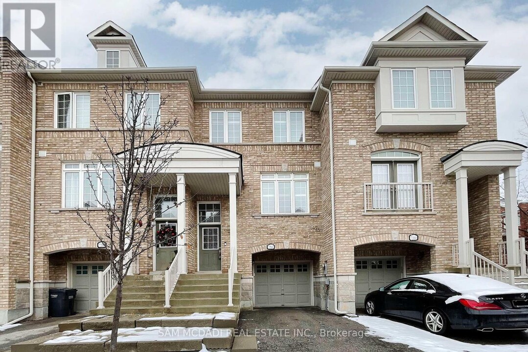 7201 Triumph Ln in Mississauga, ON - Building Photo