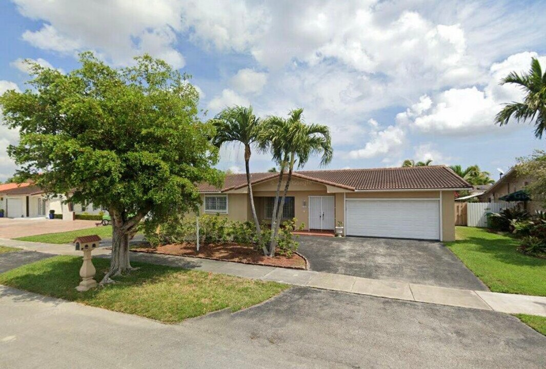1823 SW 104th Pl in Miami, FL - Building Photo