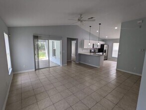 11732 Crest Creek Dr in Riverview, FL - Building Photo - Building Photo