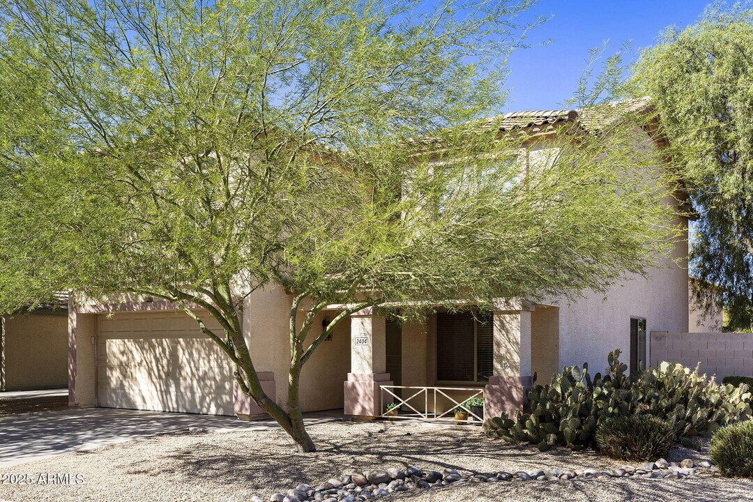 2404 W Silver Sage Ln in Phoenix, AZ - Foto de edificio
