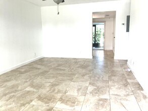 2858 N Dixie Hwy in Boca Raton, FL - Building Photo - Building Photo