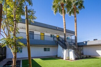 Playton Place in Phoenix, AZ - Building Photo - Building Photo