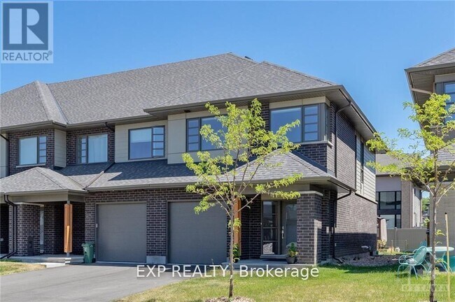 973 Ralph Hennessy Ave in Ottawa, ON - Building Photo - Building Photo