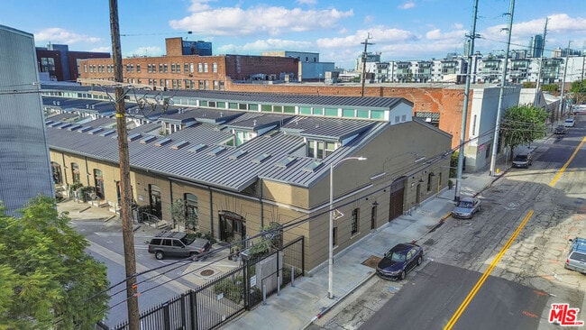 940 E 2nd St in Los Angeles, CA - Foto de edificio - Building Photo