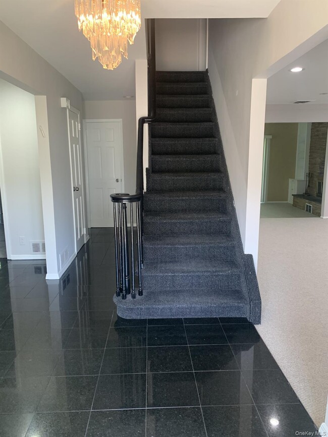 220 Jackson Pl in Hewlett, NY - Building Photo - Building Photo