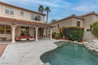 2500 Hacker Dr in Henderson, NV - Building Photo - Building Photo