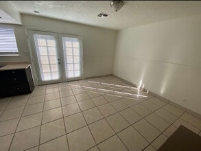 5613 Deal Dr in Las Vegas, NV - Foto de edificio - Building Photo