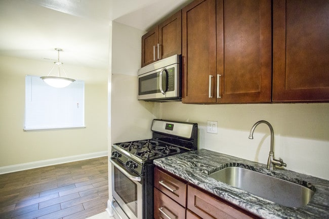 Crystal Springs in Silver Spring, MD - Building Photo - Interior Photo