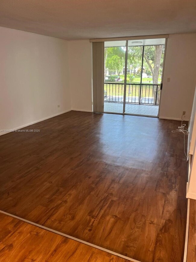 3660 Inverrary Dr in Lauderhill, FL - Building Photo - Building Photo