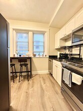 1109 Boylston St, Unit 12 in Boston, MA - Foto de edificio - Building Photo