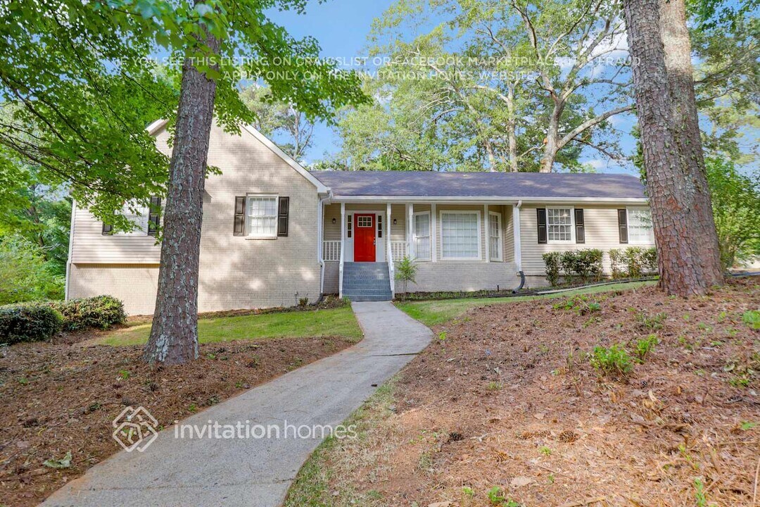 276 Chambre Ct SW in Lilburn, GA - Foto de edificio