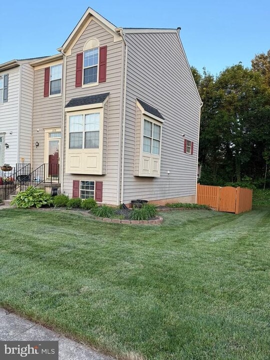9579 Tudor Oaks Dr in Manassas, VA - Building Photo