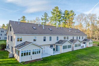 Swanson Meadows Townhomes in North Billerica, MA - Foto de edificio - Building Photo