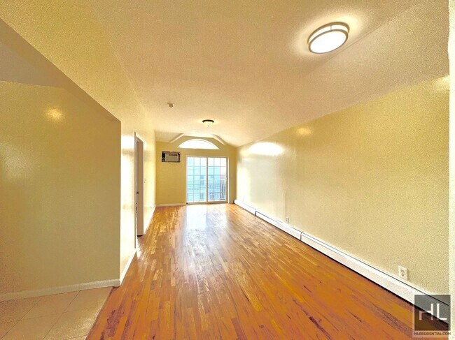 34-55-55 10th St in Queens, NY - Building Photo - Building Photo