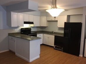 299 Summerwalk Circle, Unit 299 SW in Chapel Hill, NC - Building Photo - Building Photo