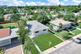 2212 Roosevelt St in Hollywood, FL - Building Photo