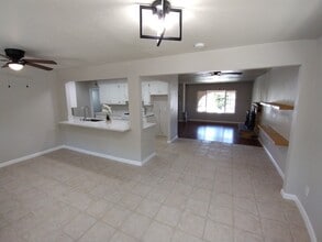 909 Galopago St in Spring Valley, CA - Foto de edificio - Building Photo