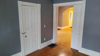 127 Paddock Ave SE, Unit 127 Paddock Ave SE APT A in Grand Rapids, MI - Building Photo - Building Photo