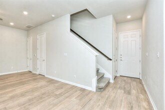 1015 Vista View Dr in Georgetown, TX - Building Photo - Building Photo